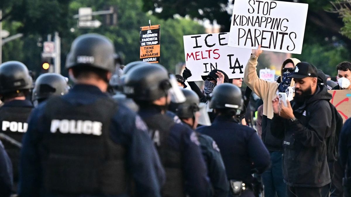 Armáda vyšle do Los Angeles 700 mariňáků. Trump zneužívá moc, tvrdí guvernér