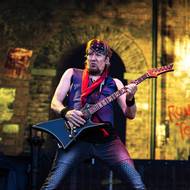 Iron Maiden, které tradičně ohlásila reprodukovaná píseň Doctor Doctor britské skupiny UFO…
