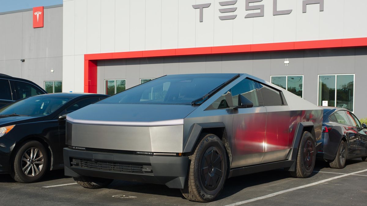 Tesla reaguje na spor s Trumpem, nabízí velkou slevu na cybertruck