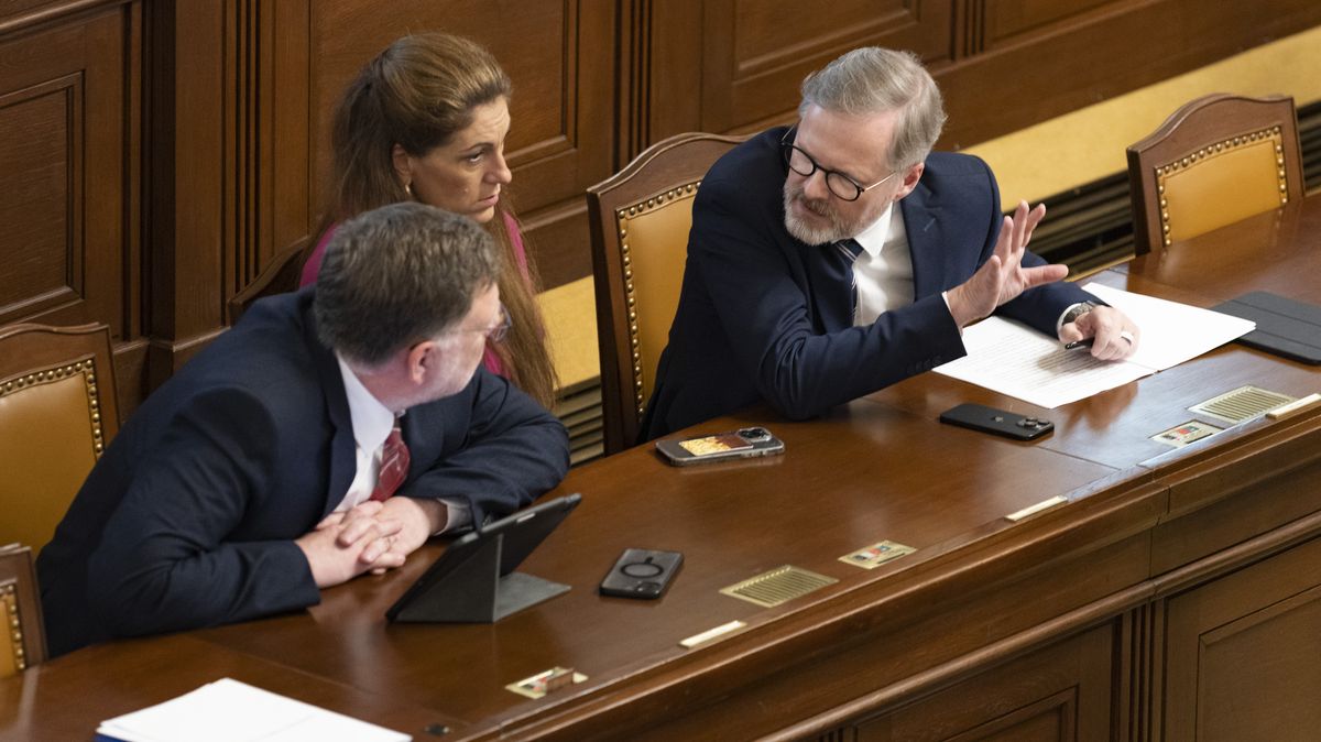 Grilování Fialy u STAN. Hájil Stanjuru a sliboval rychlejší audit