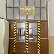 Vzkaz ve sklárně je jasný.