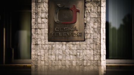 Poslední den k registraci OSVČ k poplatkům: Web rozhlasu nezvládá nápor