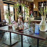 Vázy ze sklárny Květná ve Mlýně Hrušky.