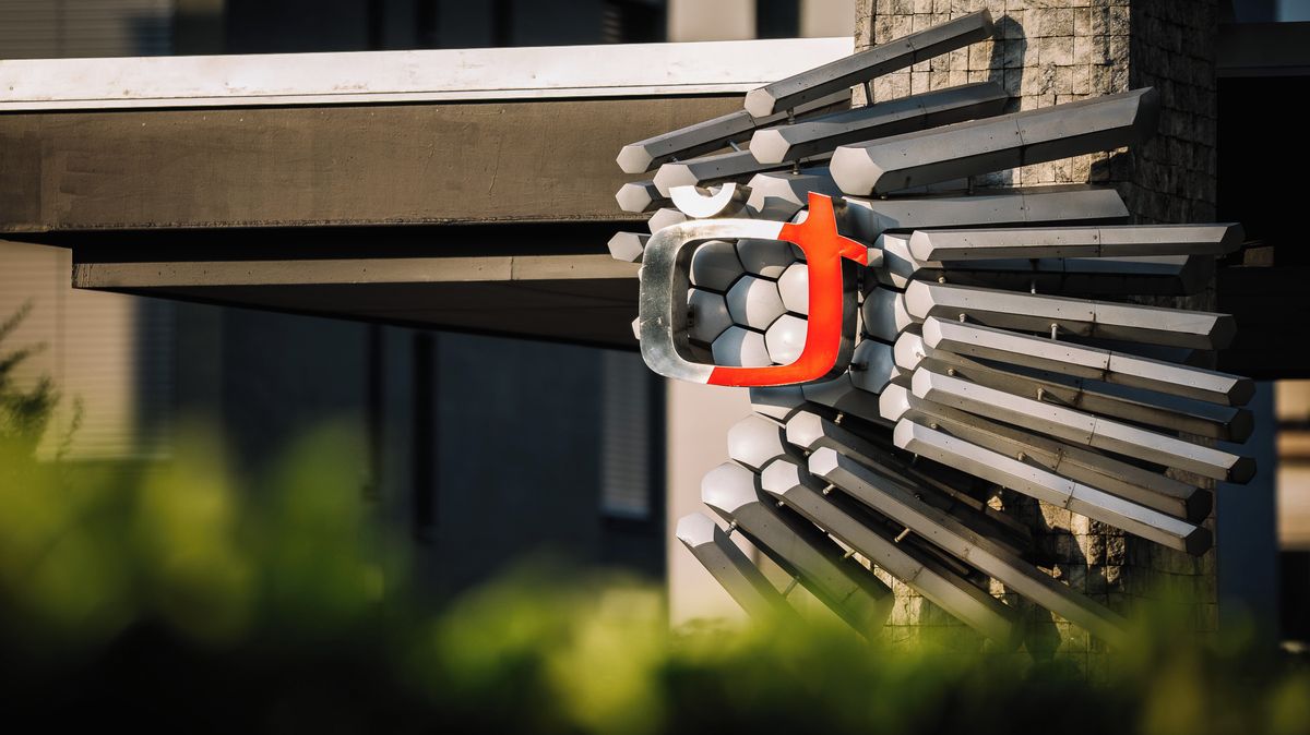 Méně zaměstnanců, nižší koncesionářské poplatky. Firmy rychle opravují data