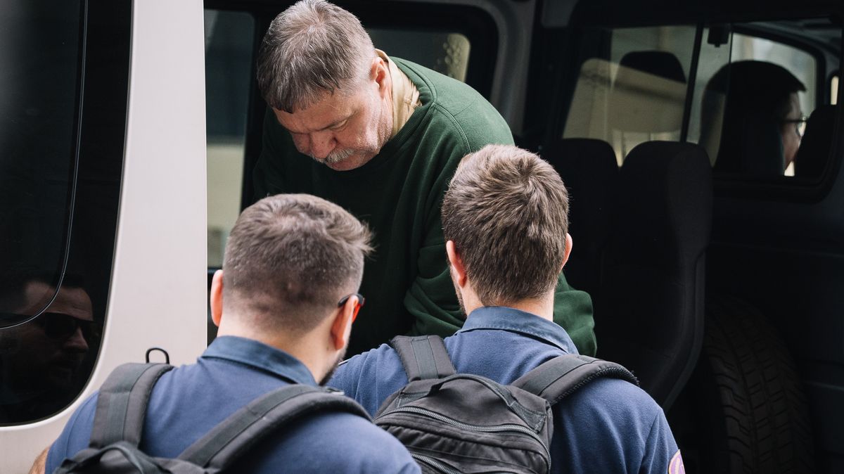 Soud odmítl obviněného náměstka z Motola. Budinský zůstane ve vazbě
