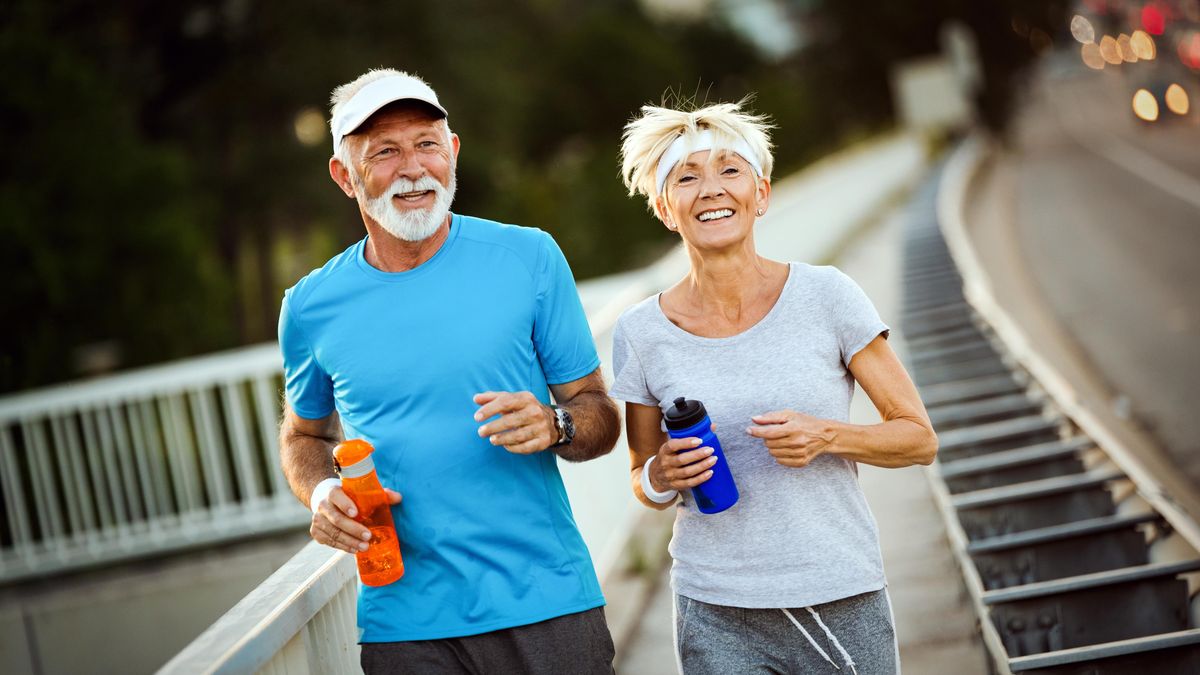 Kreatin není jen pro sportovce. Podle odborníků pomáhá proti Alzheimeru i stárnutí