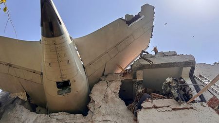 Akcie Boeingu po nehodě v Indii zasáhl výprodej