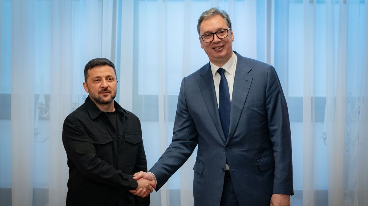 Náboje na Ukrajinu, plyn z Ruska. Srbové jedou na dvou koních