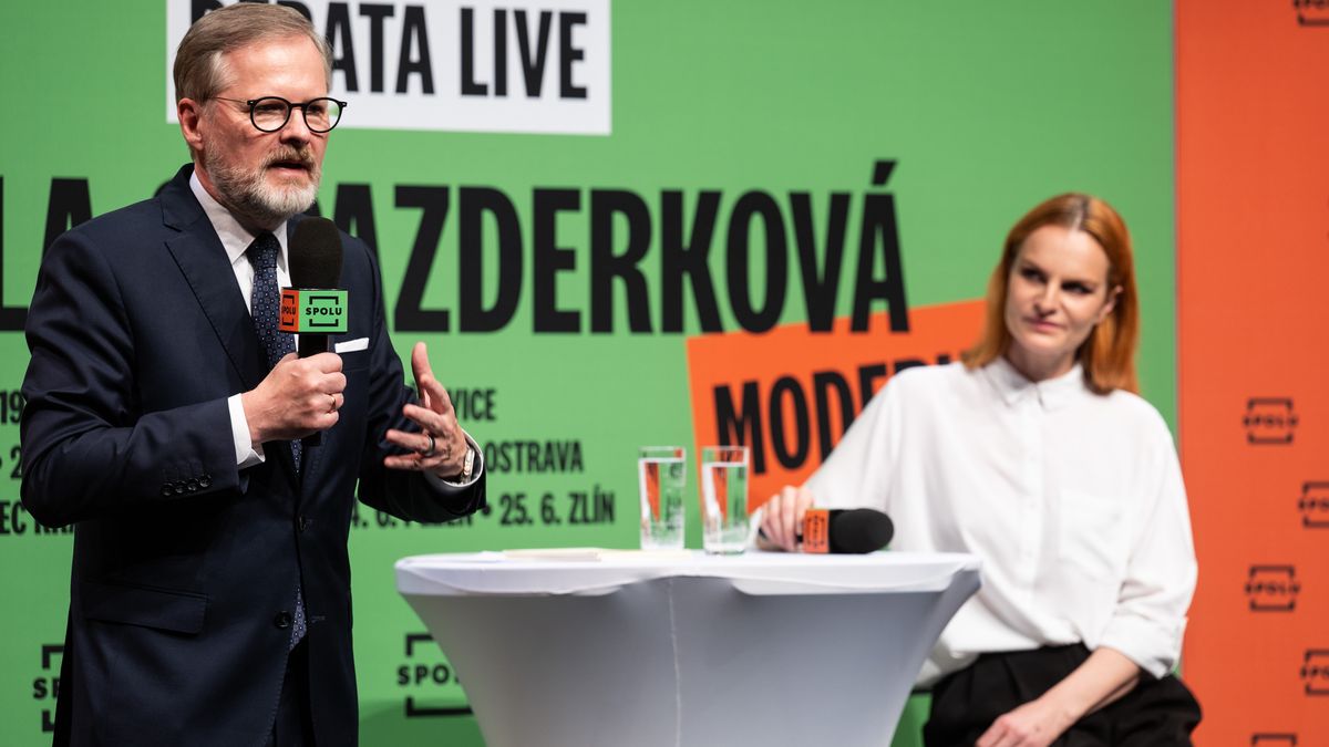 „Vlastizrádče.“ Fiala čelil 90 minut seniorkám s píšťalkou i odpůrcům Izraele
