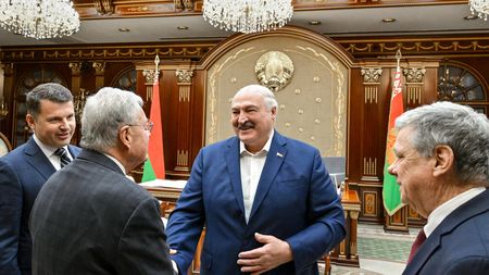 Lukašenko propouští. Musí být opatrný, aby Putin nevycítil zradu