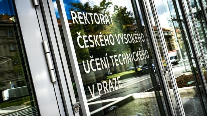 Spor o miliardový dluh ohrožuje financování výzkumu na ČVUT