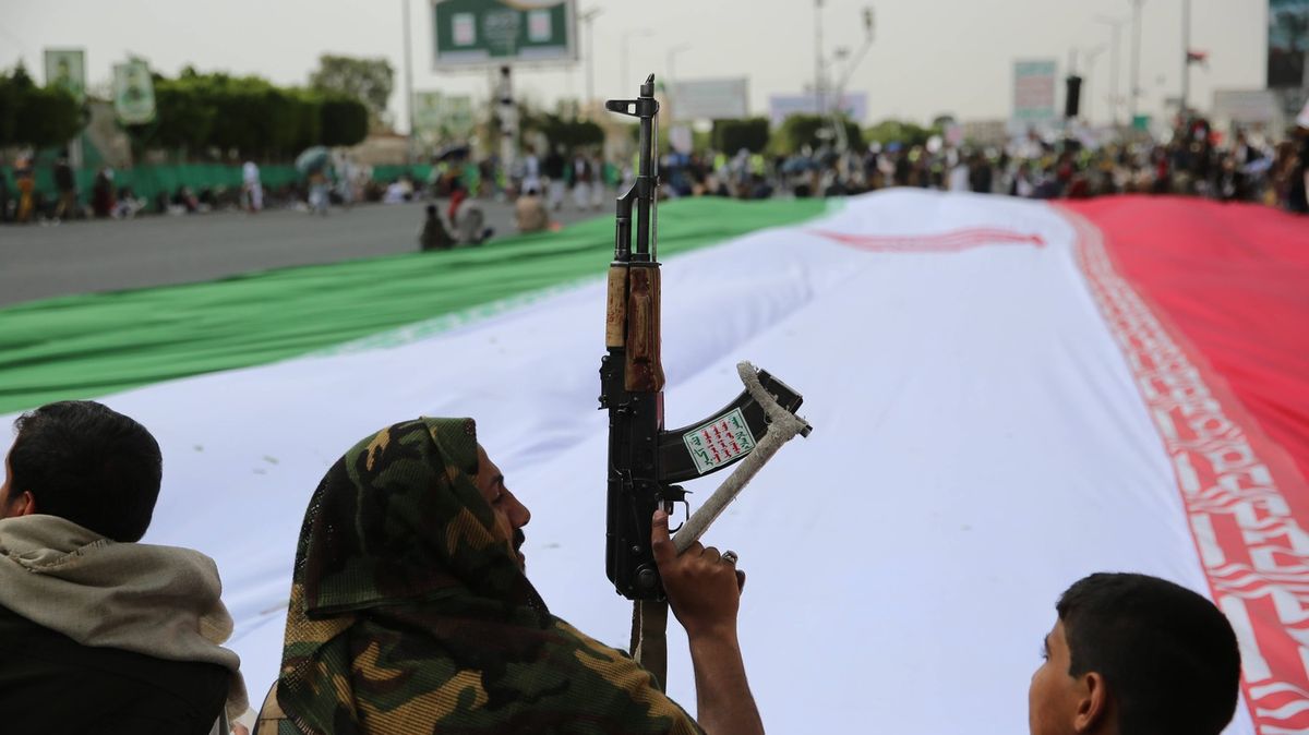 イランでは、彼らは地方自治体をスパイ活動のせいにするヨーロッパ人を拘留しました