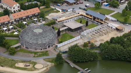 Čapí hnízdo se mění, místo stájí se stavějí apartmány. Cenu Babiš neřekl