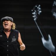 Mimo jiné zazněly skladby Thunderstruck či You Shook Me All Night Long.