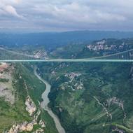 Cílem prý však nebylo pokořit rekord, ale revitalizovat venkovský region a zlepšit dopravní infrastrukturu. Provincie Kuej-čou je hornatá oblast s velmi členitým terénem, která byla po většinu své historie izolovaná od zbytku Číny.
