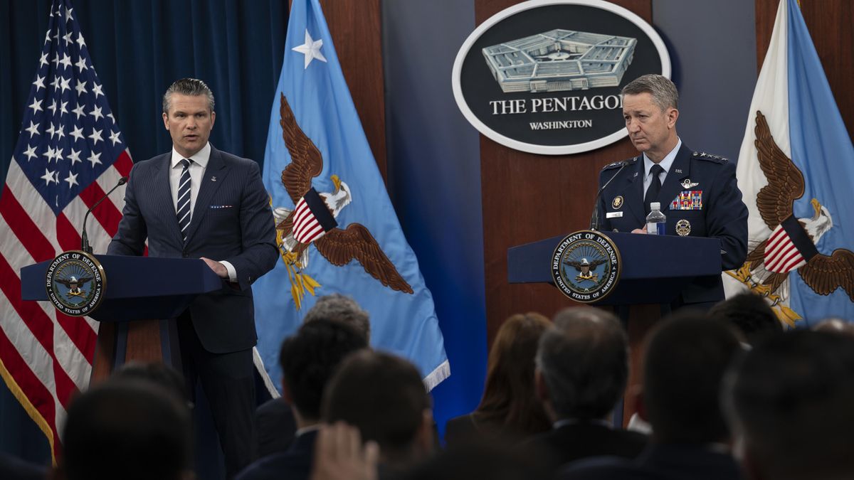 Ministr obrany USA nařídil stáhnout 2000 členů národní gardy z Los Angeles