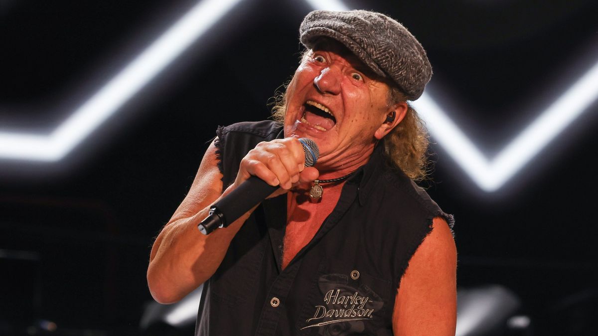 AC/DCはプラハに到着し、チケットはより高価です
