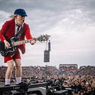 V roce 2014 odešel ze zdravotních důvodů kytarista Malcom Young, nahradil ho synovec Stevie Young, který se podílel už na albu Rock or Bust. 