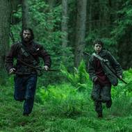 Aaron Taylor-Johnson jako Jamie a Alfie Williams coby Spike.