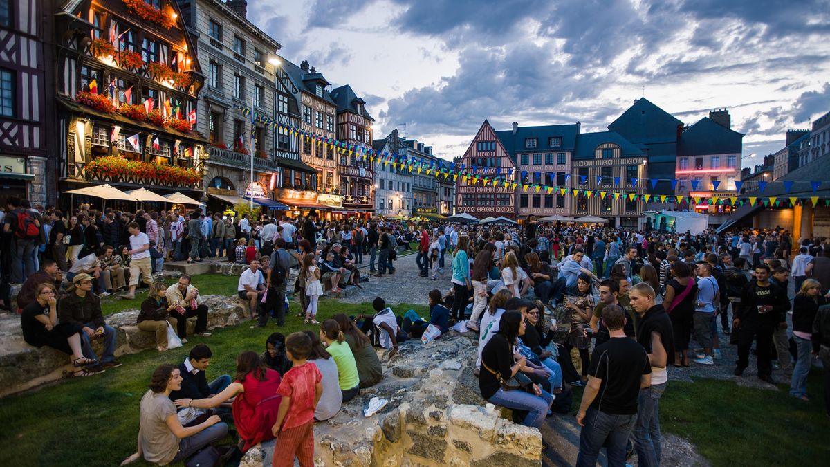 Útočníci vpichovali lidem na francouzském festivalu do těla injekce