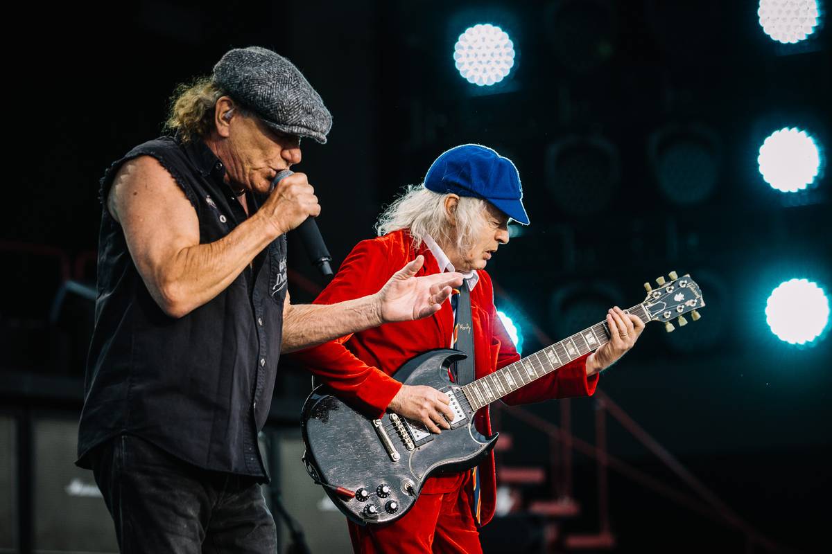 Čtvrteční pražský koncert skupiny AC/DC nabídl více než dvě hodiny hardrockové zábavy.