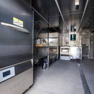 Podle výrobců kontejnerů i kuchyní je souprava navzdory speciálním komponentům předražená. 