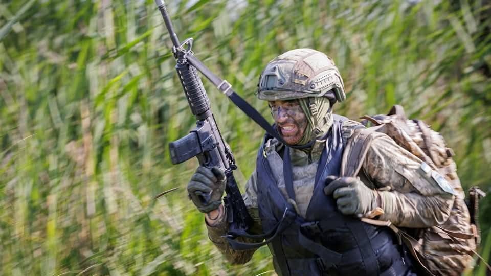 Ukrajinský voják: Na frontě žijete v noře. Kdo vyleze, je kořist