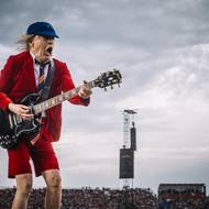 Během více než dvou hodin se pak příznivci hardrocku dokali titulních písní z alb T.N.T., Dirty Deeds Done Dirt Cheap, Highway to Hell, Back in Black nebo Stiff Upper Lip. 