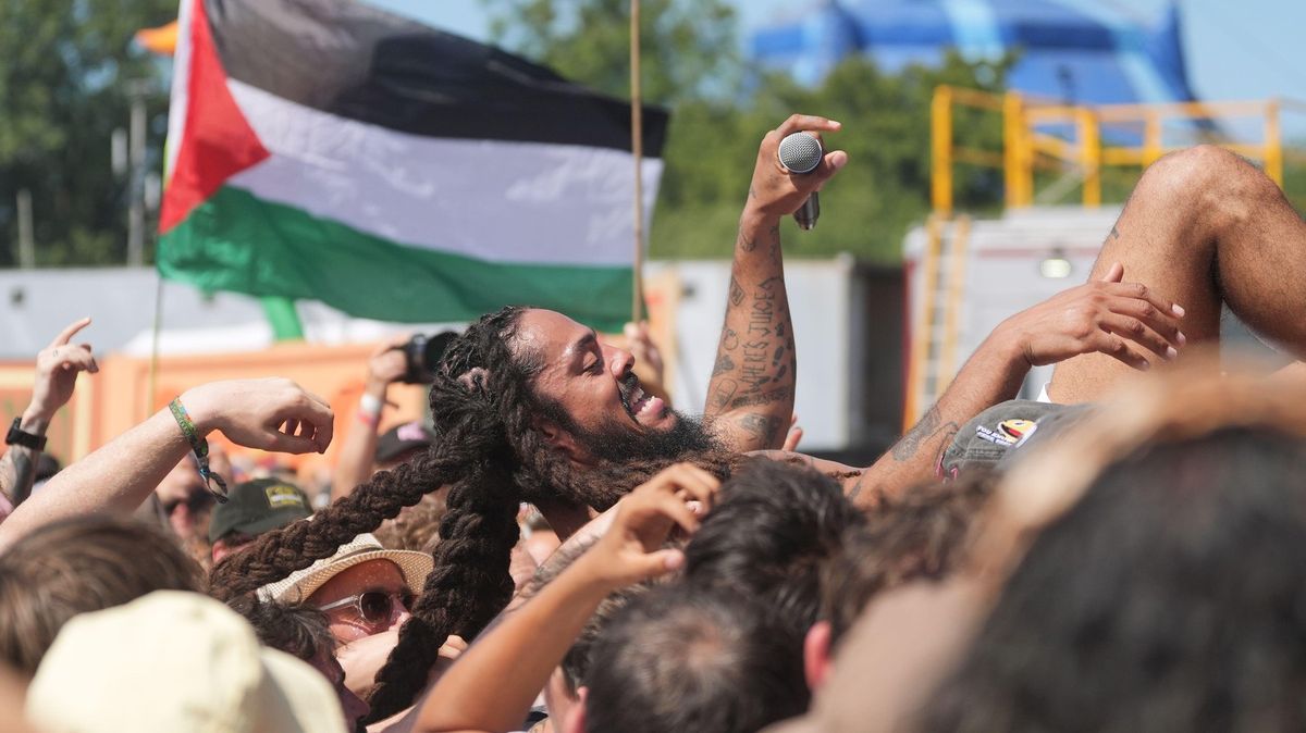„Smrt IDF“, skandovali hudebníci na festivalu Glastonbury, teď je řeší policie