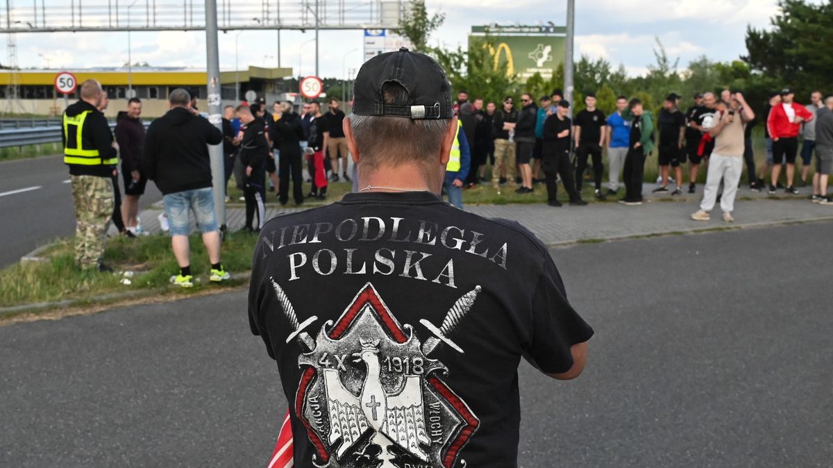 Polští radikálové hledají na hranicích migranty z Německa. Zastavili i Čechy
