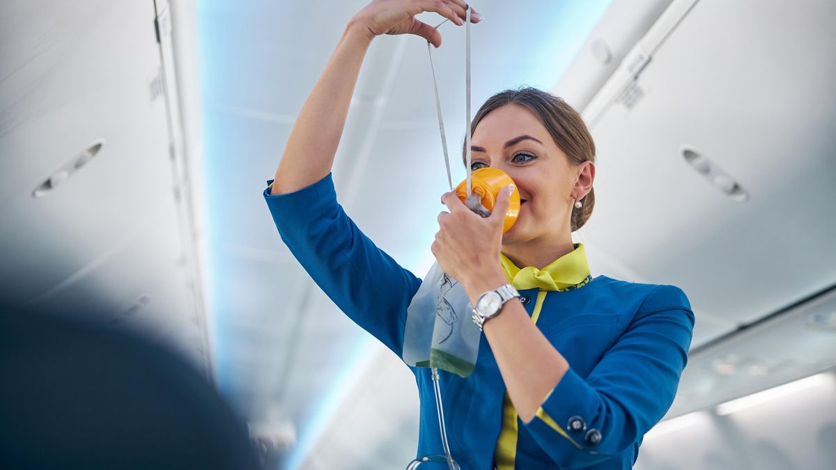Rušení pilotů mobilem, otevřené dveře. Co se může stát v letadle a na co dát pozor