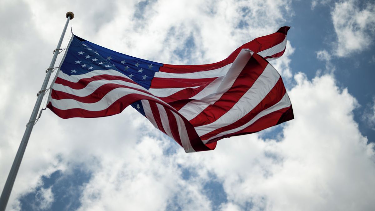 Obchodní deficit Spojených států se v listopadu zvýšil nejvíce za 34 let