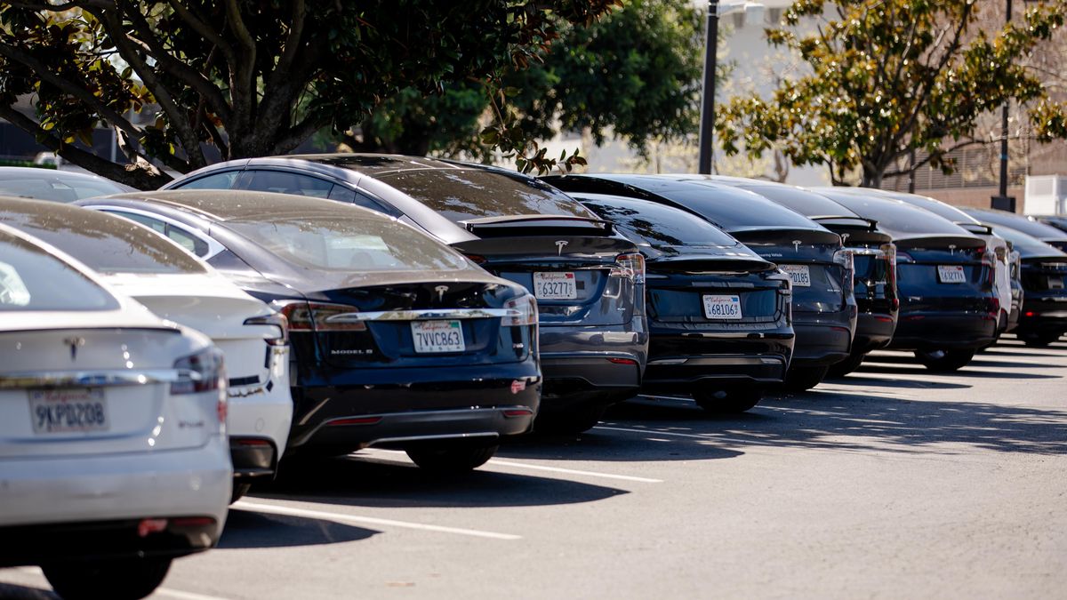 Tesla v Evropě testuje systém plně autonomního řízení, čeká na schválení