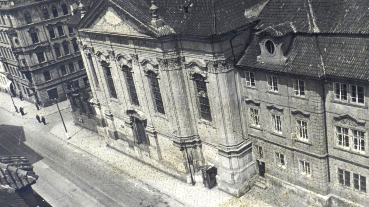 Tehdy a dnes. Podívejte se, kde zemřeli parašutisté. Stále jsou tu známky boje
