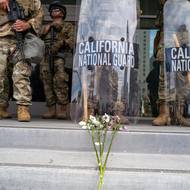 Do Los Angeles Trump proti vůli kalifornského guvernéra kvůli předchozím protestům vyslal na 4000 příslušníků Národní gardy a 700 příslušníků námořní pěchoty.