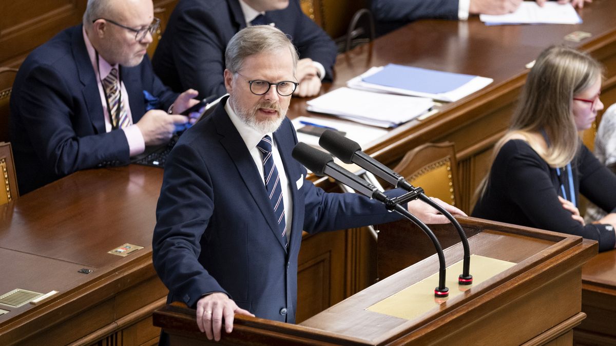 Platy politiků by mohly vzrůst o  pět procent. Poprvé nad 300 tisíc