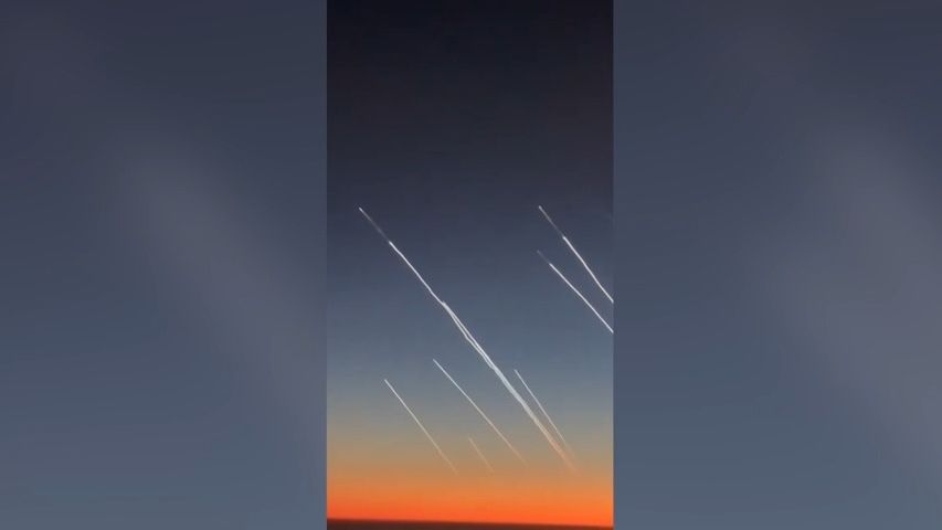 Záběry z paluby letadla ukazují íránský útok na Izrael