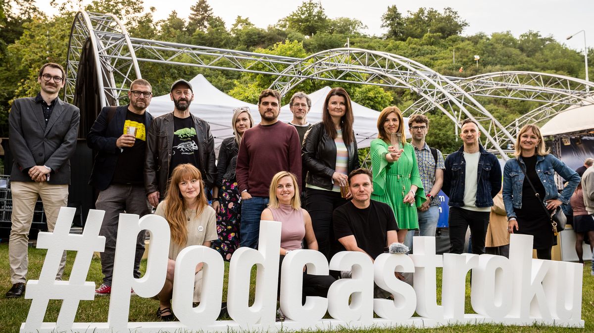 Vlevo dole a Ve vatě znovu obhájily prvenství v anketě Podcast roku