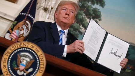 „Mluvili statečně, teď jsou mrtví.“ Trump dělá z útoku na Írán vlastní taktiku