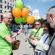 V ulicích mu pomáhají jeho koaliční kolegové