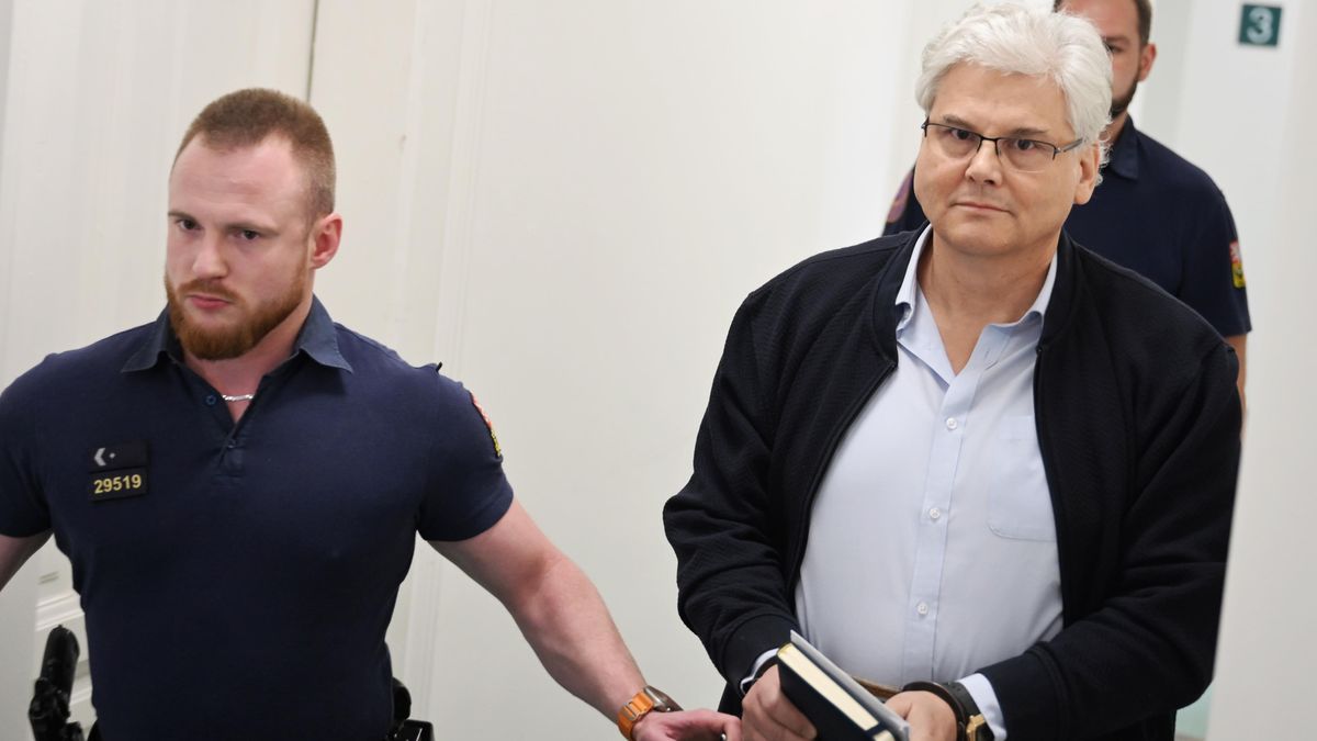 Soud odmítl pustit z vazby bývalého ředitele Motola Ludvíka