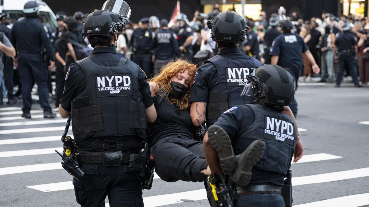 Fotky: Protesty se z Los Angeles šíří do měst po celých Spojených státech