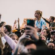 V pondělí ukázala, jak vypadá rocková kapela v éře streamovacích služeb.