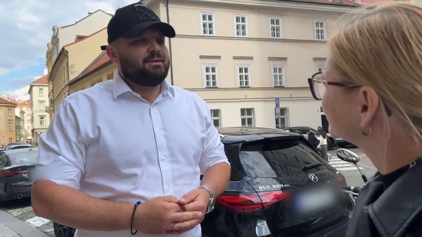 Podezření na střet zájmů vlivného úředníka. Zakázky pro „švagra“