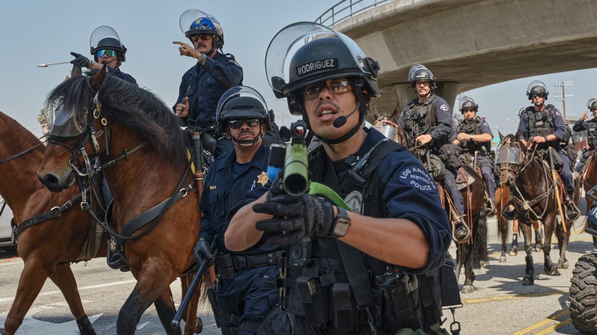 V centru Los Angeles začal platit kvůli protestům noční zákaz vycházení