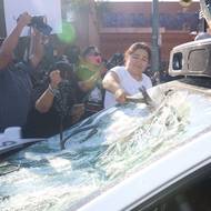 Situace v druhém největším městě USA se vyhrotila během třetího dne protestů poté, co prezident Donald Trump proti vůli kalifornského guvernéra Gavina Newsoma nasadil proti demonstrantům příslušníky národní gardy. 