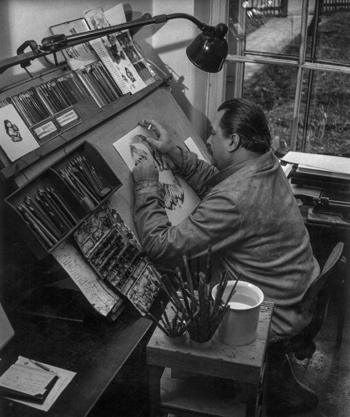 Jiří Trnka, jak jej roku 1957 v Košířích vyfotografoval Václav Chochola.