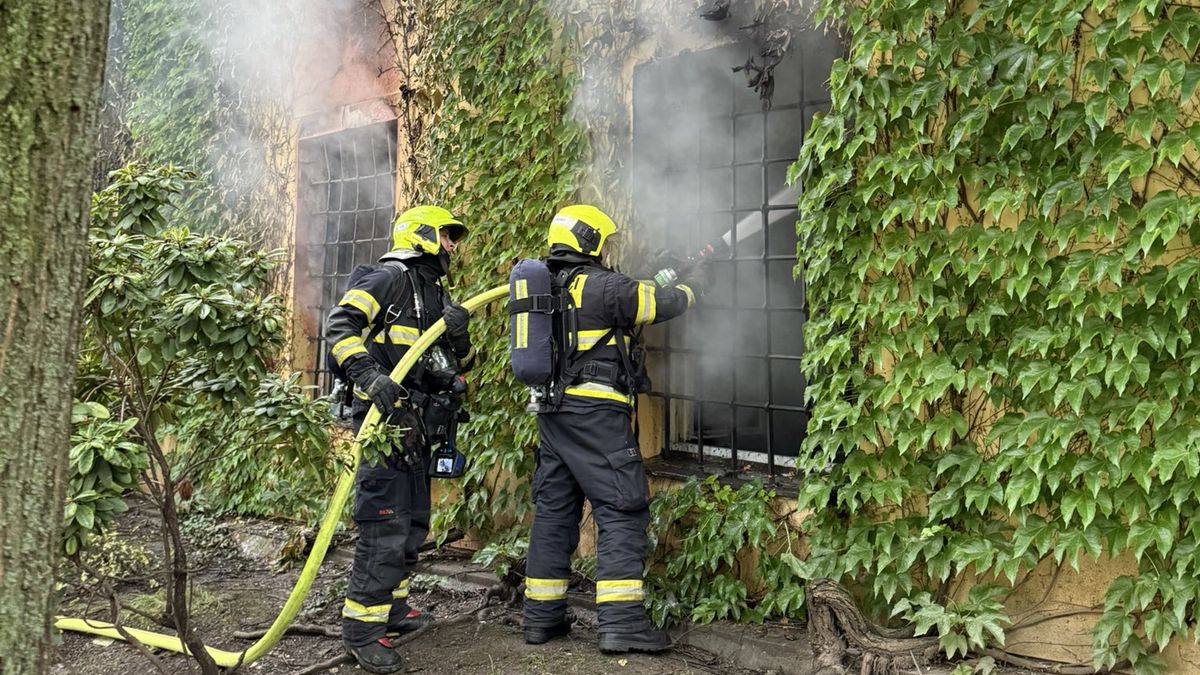 V budově konzervatoře na Malé Straně hořelo