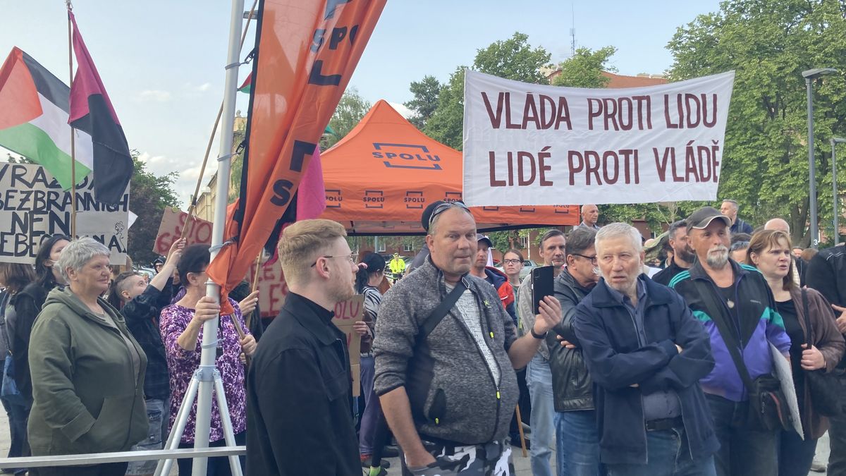„Kdo chce změnu režimu, je extremista,“ říkal Fiala odpůrcům v Ostravě