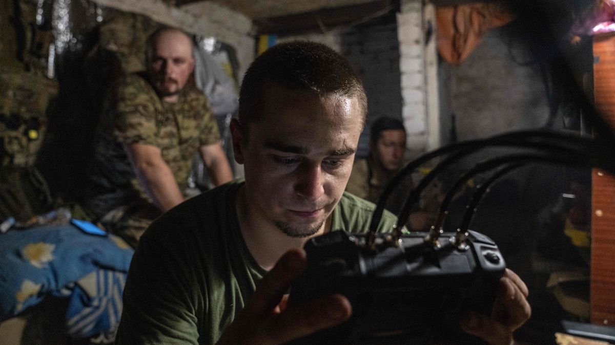Drony útočí. Jak Ukrajinci „levně“ zničili ruské letouny za miliardy